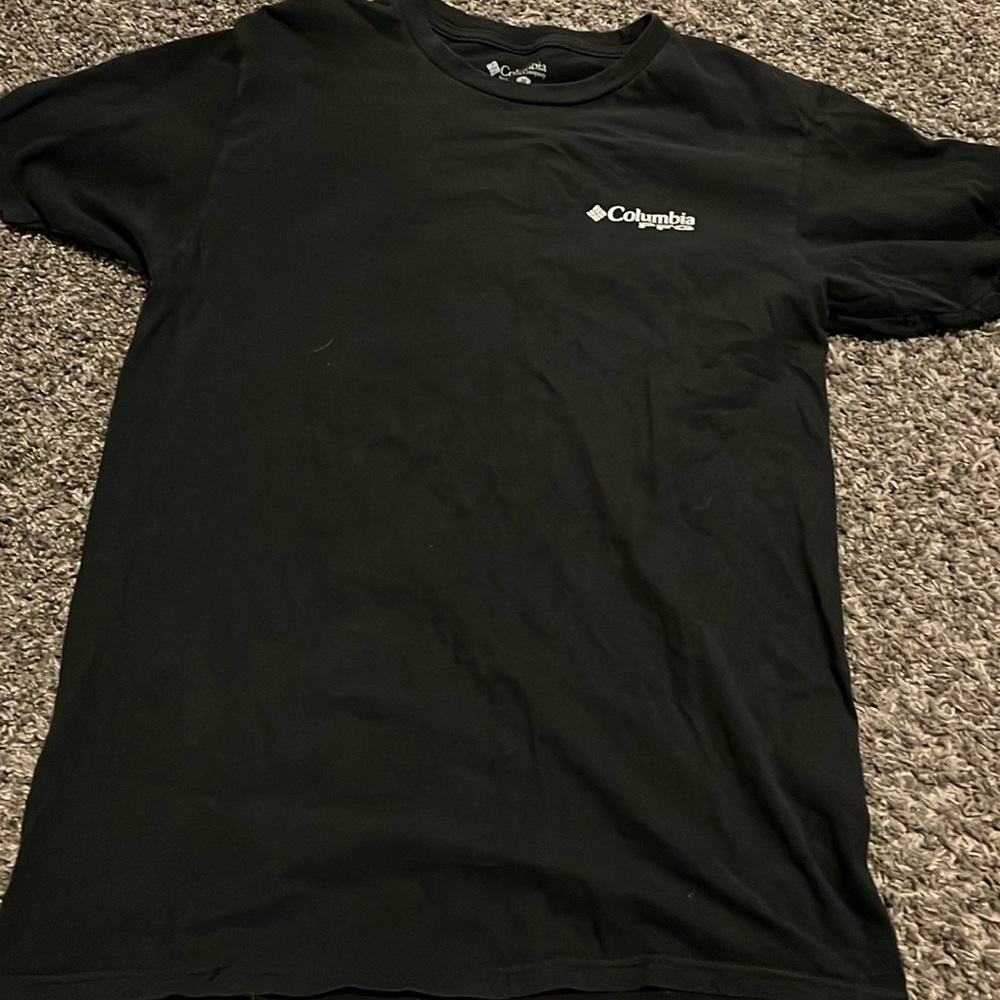 Men’s black, white, and blue columbia shirt